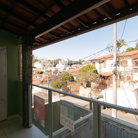 Casa à venda com 85m², 2 quartos e 1 vaga Casa à venda com 85m², 2 quartos e 1 vagaVaranda