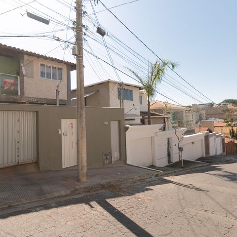 Casa à venda com 85m², 2 quartos e 1 vaga Casa à venda com 85m², 2 quartos e 1 vagaFachada/Placa