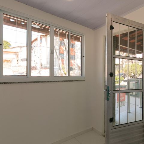Casa à venda com 85m², 2 quartos e 1 vaga Casa à venda com 85m², 2 quartos e 1 vagaCorredor