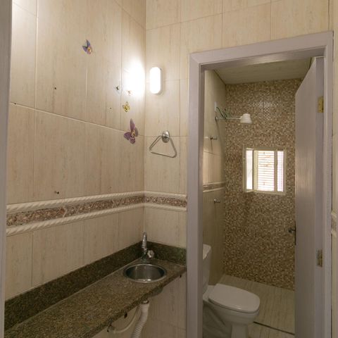 Casa à venda com 85m², 2 quartos e 1 vaga Casa à venda com 85m², 2 quartos e 1 vagaBanheiro