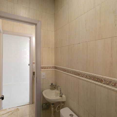 Casa à venda com 85m², 2 quartos e 1 vaga Casa à venda com 85m², 2 quartos e 1 vagaBanheiro