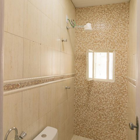 Casa à venda com 85m², 2 quartos e 1 vaga Casa à venda com 85m², 2 quartos e 1 vagaBanheiro