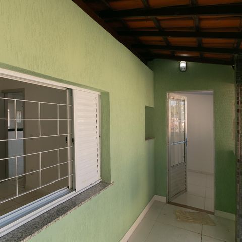 Casa à venda com 85m², 2 quartos e 1 vaga Casa à venda com 85m², 2 quartos e 1 vagaVaranda