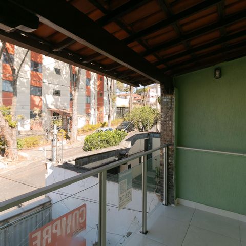 Casa à venda com 85m², 2 quartos e 1 vaga Casa à venda com 85m², 2 quartos e 1 vagaVaranda