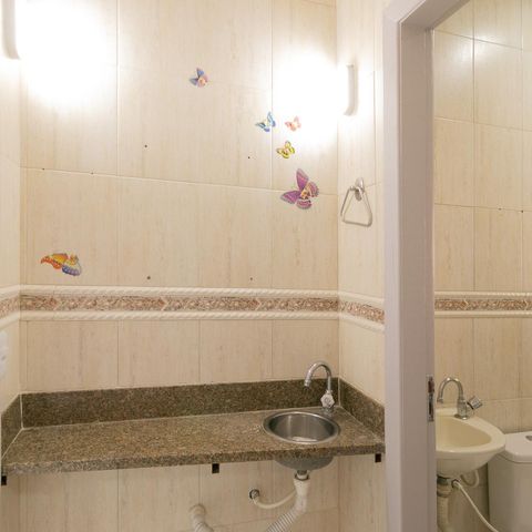 Casa à venda com 85m², 2 quartos e 1 vaga Casa à venda com 85m², 2 quartos e 1 vagaBanheiro