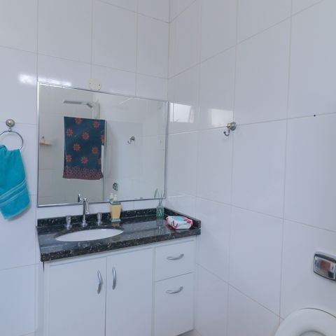 Casa à venda com 225m², 3 quartos e 6 vagas Casa à venda com 225m², 3 quartos e 6 vagasBanheiro da Suíte