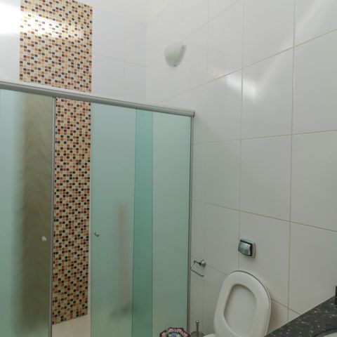 Casa à venda com 225m², 3 quartos e 6 vagas Casa à venda com 225m², 3 quartos e 6 vagasBanheiro Social