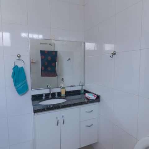 Casa à venda com 225m², 3 quartos e 6 vagas Casa à venda com 225m², 3 quartos e 6 vagasBanheiro da Suíte