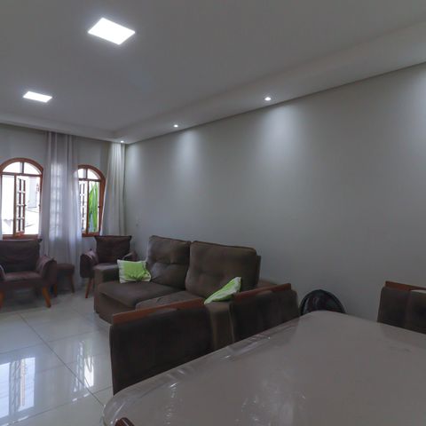 Casa à venda com 225m², 3 quartos e 6 vagas Casa à venda com 225m², 3 quartos e 6 vagasSala