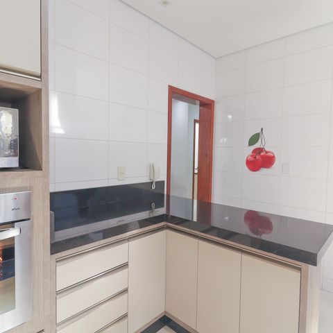 Casa à venda com 225m², 3 quartos e 6 vagas Casa à venda com 225m², 3 quartos e 6 vagasCozinha