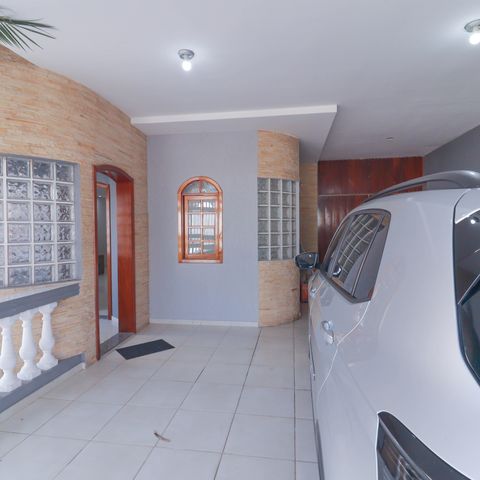 Casa à venda com 225m², 3 quartos e 6 vagas Casa à venda com 225m², 3 quartos e 6 vagasGaragem