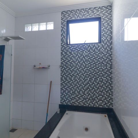 Casa à venda com 225m², 3 quartos e 6 vagas Casa à venda com 225m², 3 quartos e 6 vagasBanheiro da Suíte
