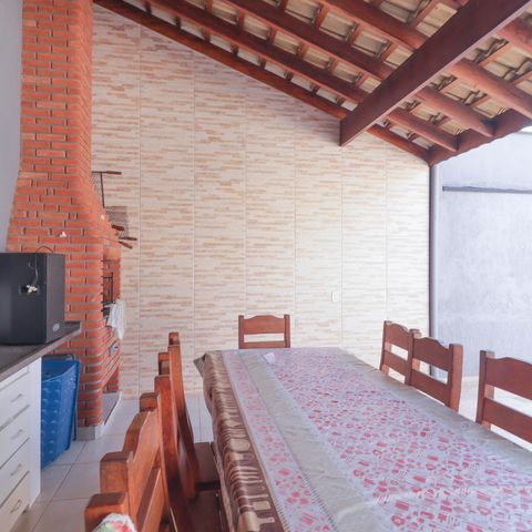 Casa à venda com 225m², 3 quartos e 6 vagas Casa à venda com 225m², 3 quartos e 6 vagasÁrea Externa