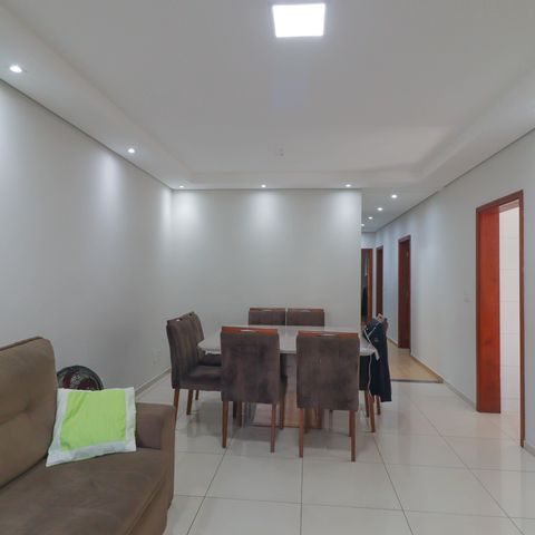 Casa à venda com 225m², 3 quartos e 6 vagas Casa à venda com 225m², 3 quartos e 6 vagasSala