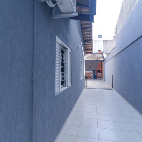 Casa à venda com 225m², 3 quartos e 6 vagas Casa à venda com 225m², 3 quartos e 6 vagasCorredor