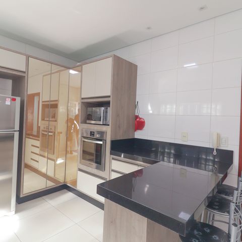 Casa à venda com 225m², 3 quartos e 6 vagas Casa à venda com 225m², 3 quartos e 6 vagasCozinha