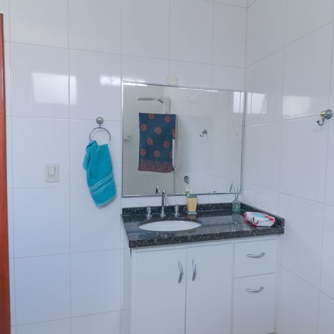 Casa à venda com 225m², 3 quartos e 6 vagas Casa à venda com 225m², 3 quartos e 6 vagasBanheiro da Suíte