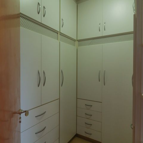 Casa à venda com 225m², 3 quartos e 6 vagas Casa à venda com 225m², 3 quartos e 6 vagasCloset da suíte