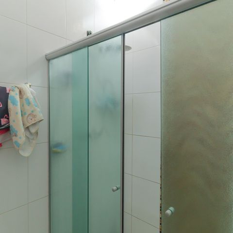 Casa à venda com 225m², 3 quartos e 6 vagas Casa à venda com 225m², 3 quartos e 6 vagasBanheiro Social
