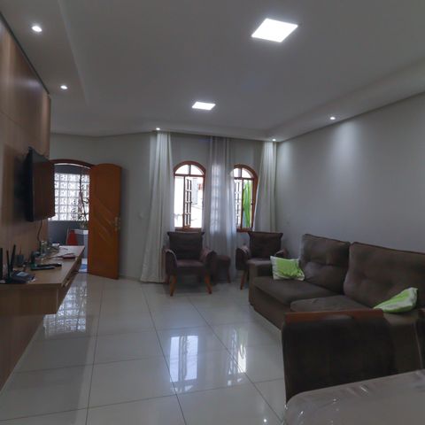 Casa à venda com 225m², 3 quartos e 6 vagas Casa à venda com 225m², 3 quartos e 6 vagasSala