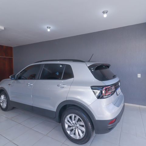 Casa à venda com 225m², 3 quartos e 6 vagas Casa à venda com 225m², 3 quartos e 6 vagasGaragem