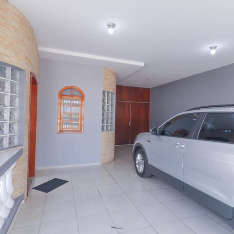 Casa à venda com 225m², 3 quartos e 6 vagas Casa à venda com 225m², 3 quartos e 6 vagasGaragem