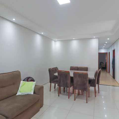 Casa à venda com 225m², 3 quartos e 6 vagas Casa à venda com 225m², 3 quartos e 6 vagasSala