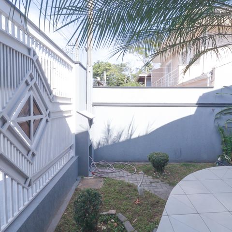 Casa à venda com 225m², 3 quartos e 6 vagas Casa à venda com 225m², 3 quartos e 6 vagasÁrea Externa