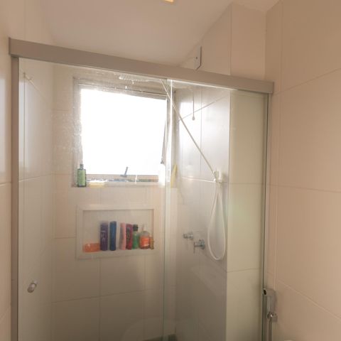 Apartamento à venda com 210m², 4 quartos e 4 vagas Apartamento à venda com 210m², 4 quartos e 4 vagasSuíte 1 e 2 Banheiro