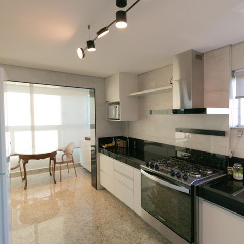 Apartamento à venda com 210m², 4 quartos e 4 vagas Apartamento à venda com 210m², 4 quartos e 4 vagasCozinha