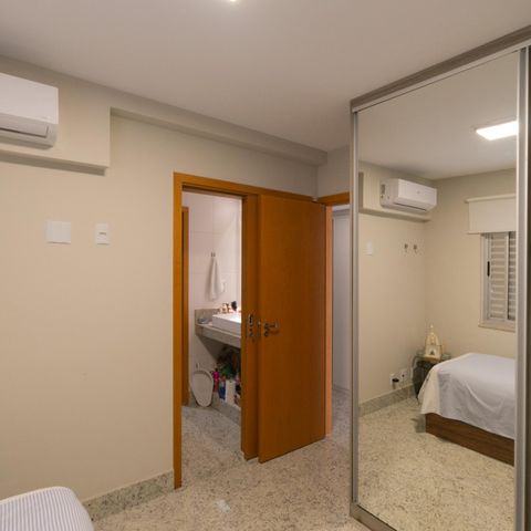 Apartamento à venda com 210m², 4 quartos e 4 vagas Apartamento à venda com 210m², 4 quartos e 4 vagasSuíte 2