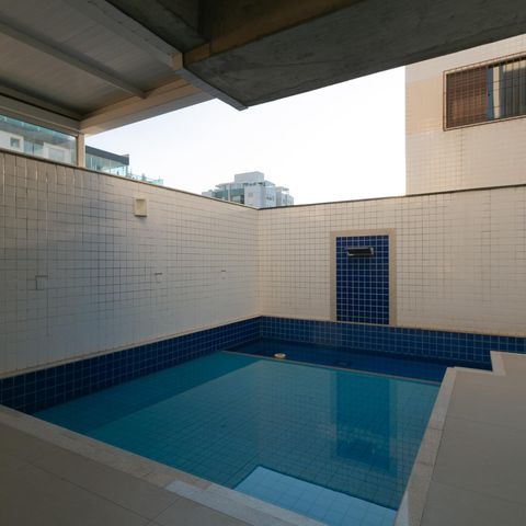 Apartamento à venda com 210m², 4 quartos e 4 vagas Apartamento à venda com 210m², 4 quartos e 4 vagasÁrea comum
