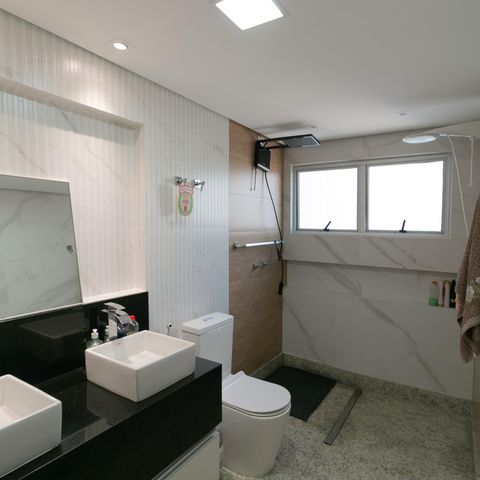 Apartamento à venda com 210m², 4 quartos e 4 vagas Apartamento à venda com 210m², 4 quartos e 4 vagasSuíte 4 Banheiro