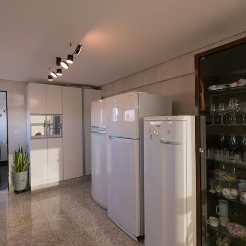 Apartamento à venda com 210m², 4 quartos e 4 vagas Apartamento à venda com 210m², 4 quartos e 4 vagasCozinha
