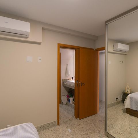 Apartamento à venda com 210m², 4 quartos e 4 vagas Apartamento à venda com 210m², 4 quartos e 4 vagasSuíte 2