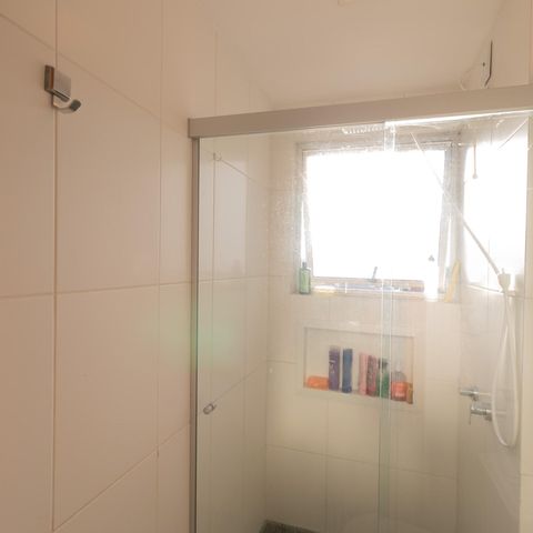 Apartamento à venda com 210m², 4 quartos e 4 vagas Apartamento à venda com 210m², 4 quartos e 4 vagasSuíte 1 e 2 Banheiro