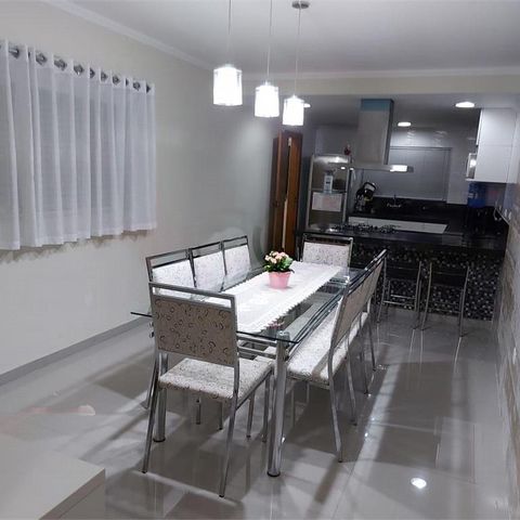 Casa à venda com 247m², 4 quartos e 4 vagas