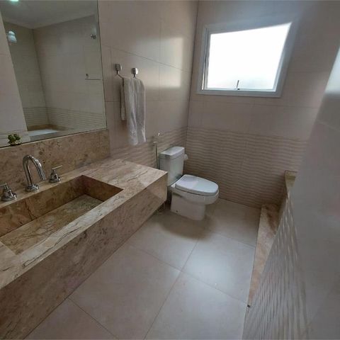 Casa à venda com 247m², 4 quartos e 4 vagas