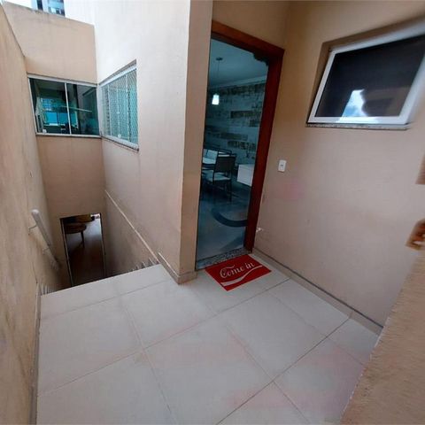 Casa à venda com 247m², 4 quartos e 4 vagas