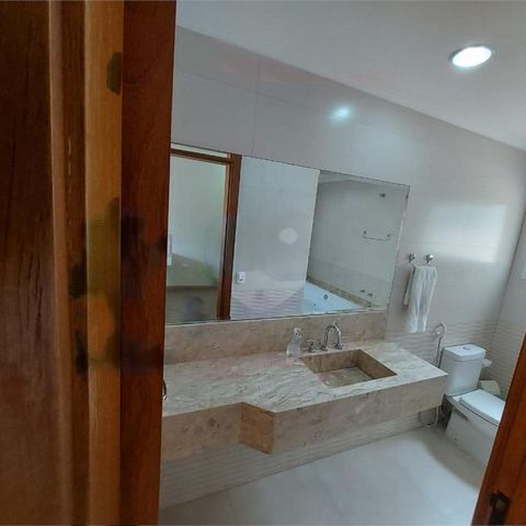Casa à venda com 247m², 4 quartos e 4 vagas