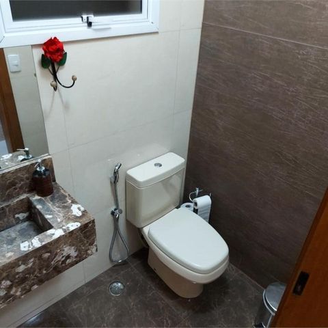 Casa à venda com 247m², 4 quartos e 4 vagas