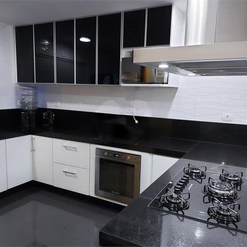 Casa à venda com 247m², 4 quartos e 4 vagas