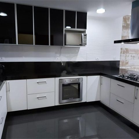 Casa à venda com 247m², 4 quartos e 4 vagas