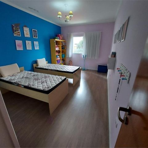 Casa à venda com 247m², 4 quartos e 4 vagas