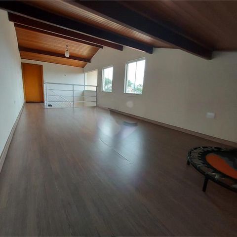 Casa à venda com 247m², 4 quartos e 4 vagas