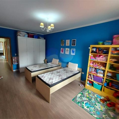 Casa à venda com 247m², 4 quartos e 4 vagas