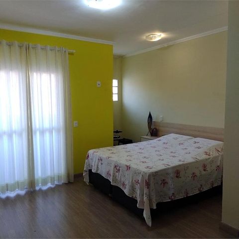 Casa à venda com 247m², 4 quartos e 4 vagas