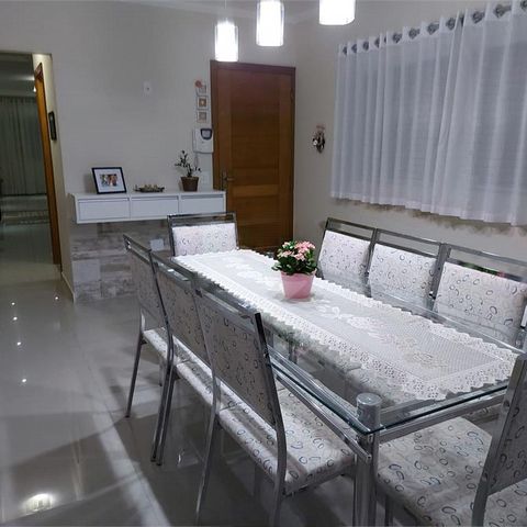 Casa à venda com 247m², 4 quartos e 4 vagas