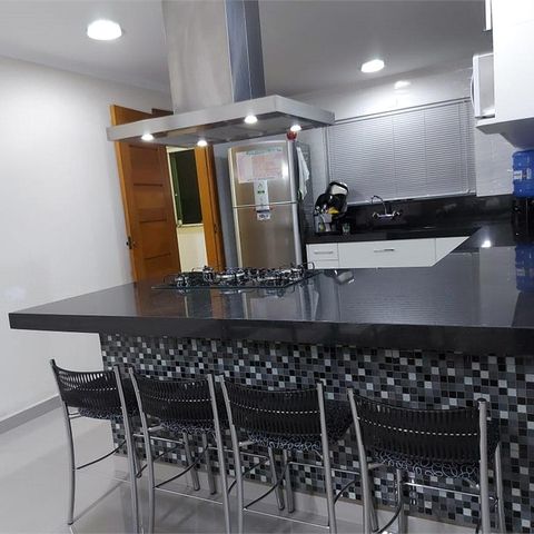 Casa à venda com 247m², 4 quartos e 4 vagas