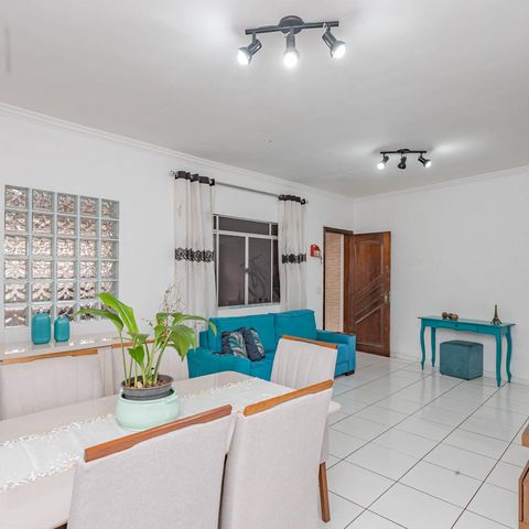 Casa à venda com 110m², 3 quartos e 2 vagasSala
